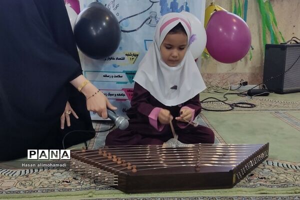 جشن هفته سلامت و تقدیر از مراقبان و سفیران سلامت در مدرسه شهید مرادی ناحیه یک شهرری