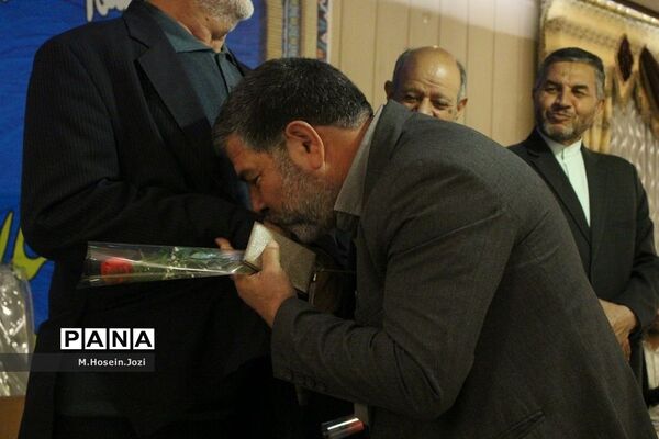 همایش تجلیل از معلمان نمونه ناحیه 3 آموزش و پرورش قم