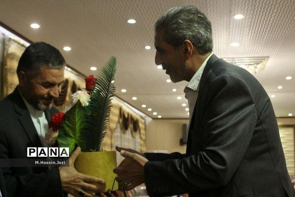 همایش تجلیل از معلمان نمونه ناحیه 3 آموزش و پرورش قم