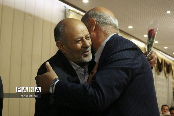 همایش تجلیل از معلمان نمونه ناحیه 3 آموزش و پرورش قم