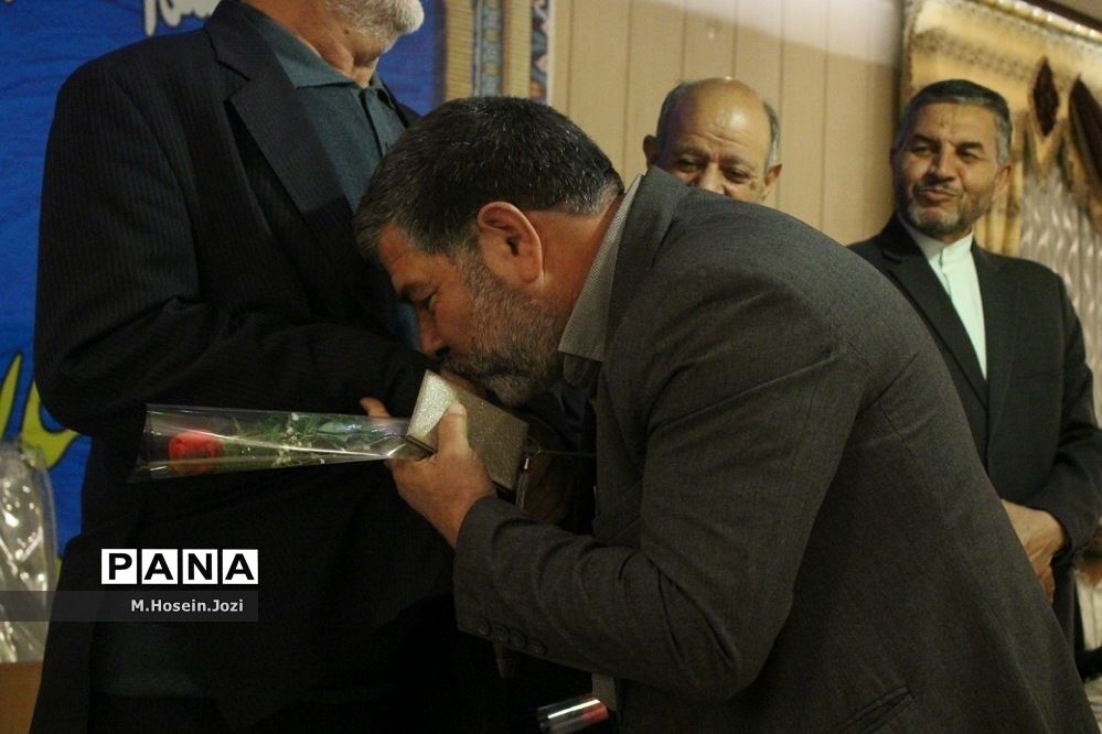 همایش تجلیل از معلمان نمونه ناحیه 3 آموزش و پرورش قم