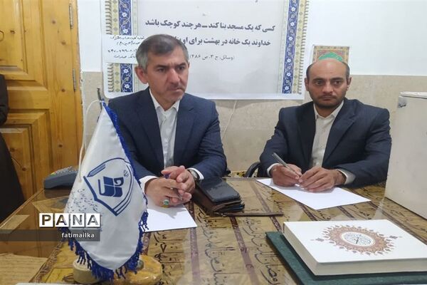 برگزاری میز خدمت  اداره آموزش و پرورش در مصلی نماز عبادی سیاسی جمعه در شهرستان فیروزکوه