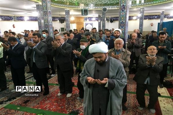 برگزاری میز خدمت  اداره آموزش و پرورش در مصلی نماز عبادی سیاسی جمعه در شهرستان فیروزکوه