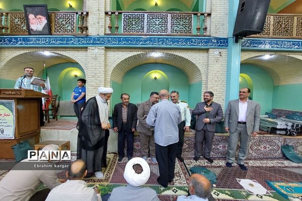 تقدیر از معلمان نمونه در نماز‌جمعه کن