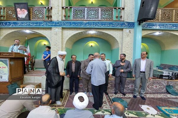 تقدیر از معلمان نمونه در نماز‌جمعه کن