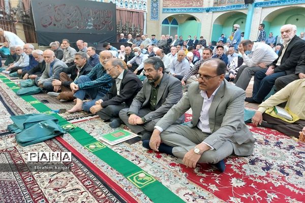 تقدیر از معلمان نمونه در نماز‌جمعه کن