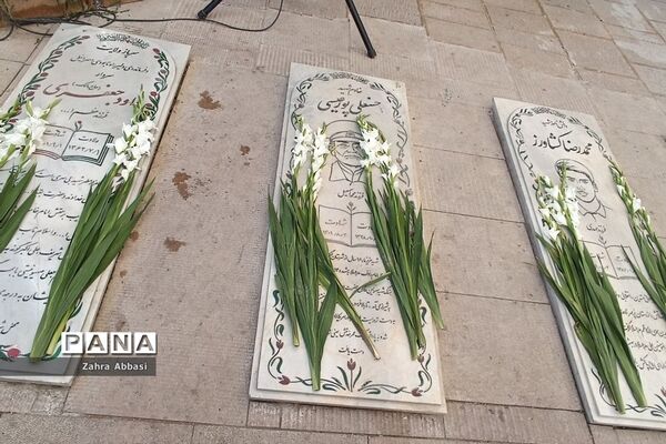 میز خدمت روسای ادارات آموزش و پرورش در حرم مطهر حضرت شاهچراغ(ع)