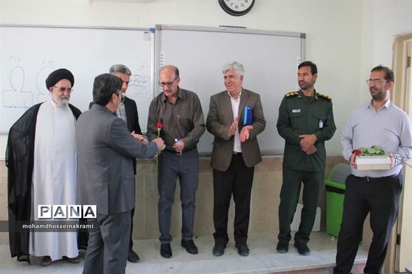 تبریک روز معلم مسئولین شهرستان ابرکوه  به آموزگاران ابرکوهی