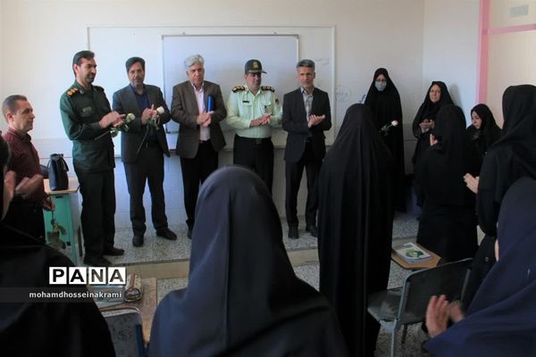 تبریک روز معلم مسئولین شهرستان ابرکوه  به آموزگاران ابرکوهی