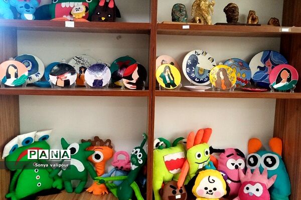 برگزاری نمایشگاه به مناسبت هفته مشاغل در دبیرستان سیمای ایمان
