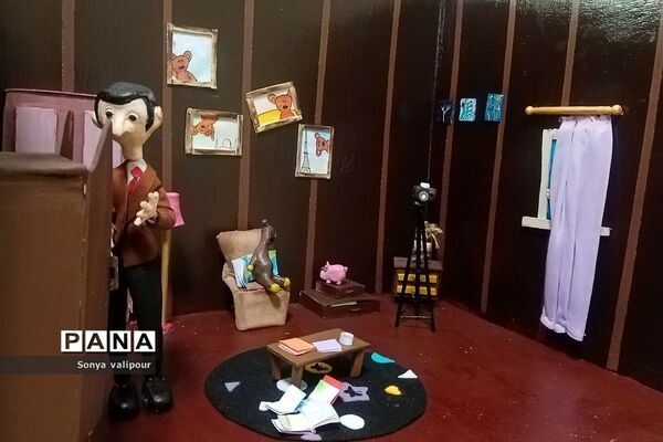 برگزاری نمایشگاه به مناسبت هفته مشاغل در دبیرستان سیمای ایمان
