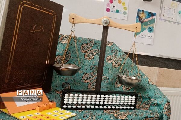 برگزاری نمایشگاه به مناسبت هفته مشاغل در دبیرستان سیمای ایمان