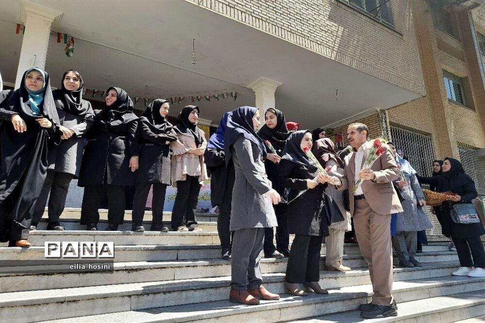 گرامیداشت  روز معلم و تقدیر از معلمان مدرسه ملاصدرا شهرستان قدس