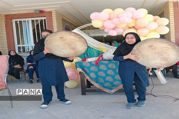 مراسم گرامیداشت هفته معلم در مدرسه شاهد منتصرین