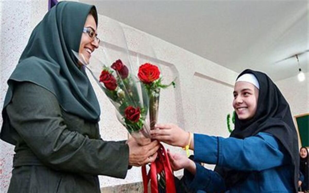 ۱۰۰۰ تجلیل در ۱۰۰۰ مدرسه در هفته بزرگداشت مقام معلم