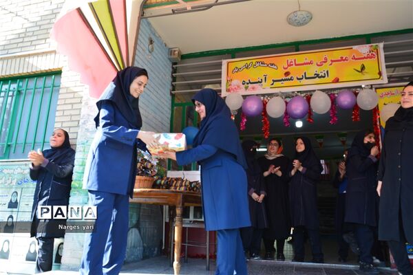 برگزاری مراسم روز معلم درمدرسه مهدیه شهرستان‌ شهریار
