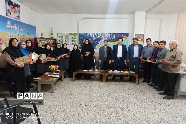 تجلیل از معلمان دبستان جیحون خاتم
