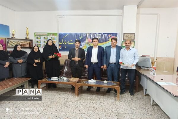 تجلیل از معلمان دبستان جیحون خاتم
