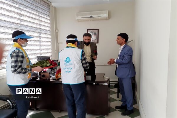 تقدیر از فرهنگیان آموزش و پرورش منطقه ۱۳ توسط دانش‌آموزان پیشتاز