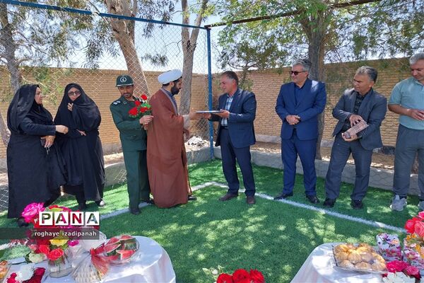 تجلیل از آموزگاران دبستان منتظر قائم خاتم