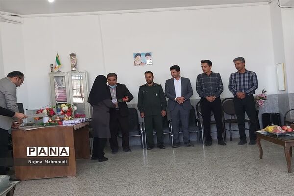 تقدیر از آموزگاران مدرسه غفاری شهرستان خاتم