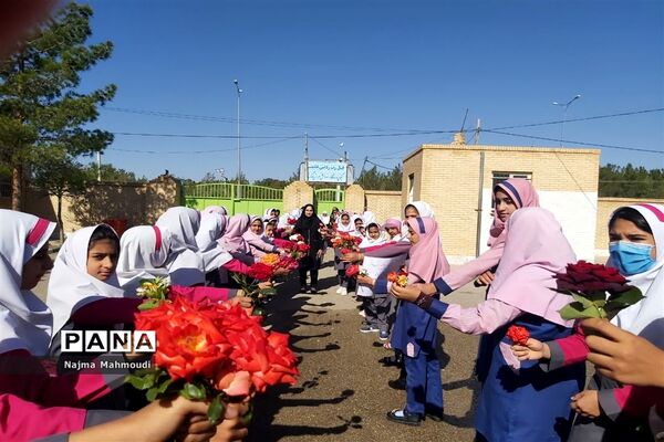تقدیر از آموزگاران مدرسه غفاری شهرستان خاتم