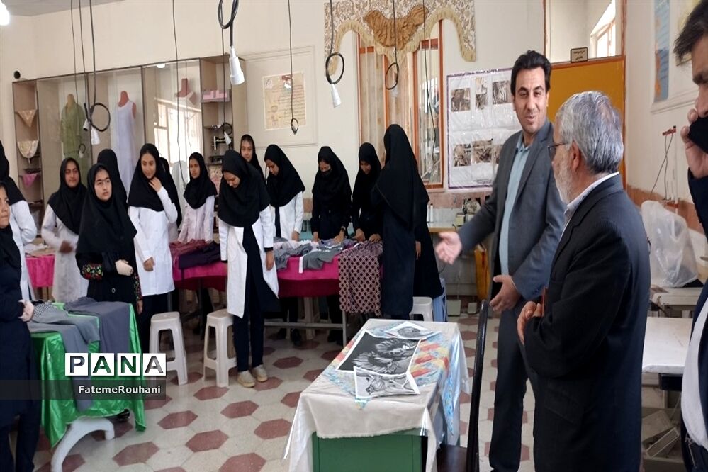افتتاحیه نمایشگاه آثار و تولیدات هنرجویان هنرستان شهید شهیدی  در خلیل آباد