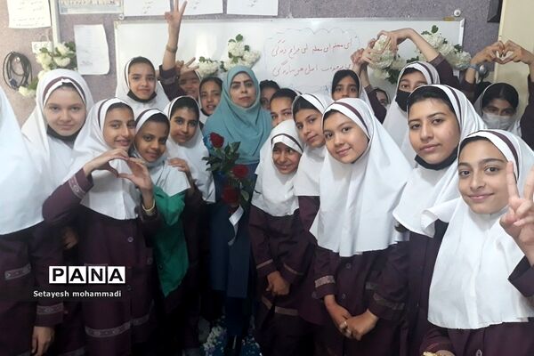 جشن روز معلم در دبستان حضرت زهرا(س)۲ رودهن