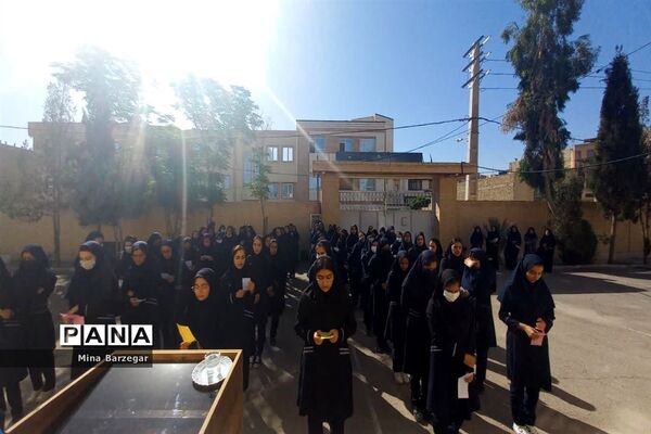 تجلیل از معلمان دبیرستان سکینه اولیا ناحیه یک یزد