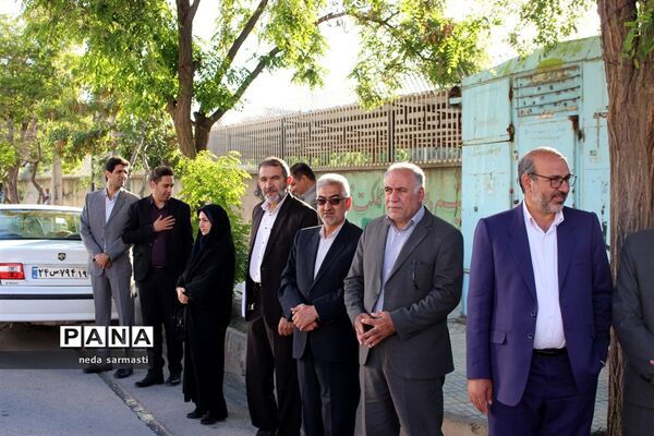 تقدیر اعضای سازمان دانش‌آموزی کرمانشاه از مسئولین آموزش و پرورش در روز معلم