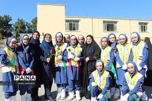 تقدیر اعضای سازمان دانش‌آموزی کرمانشاه از مسئولین آموزش و پرورش در روز معلم