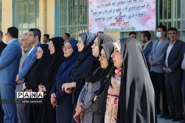تقدیر اعضای سازمان دانش‌آموزی کرمانشاه از مسئولین آموزش و پرورش در روز معلم
