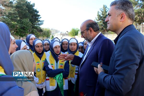 تقدیر اعضای سازمان دانش‌آموزی کرمانشاه از مسئولین آموزش و پرورش در روز معلم