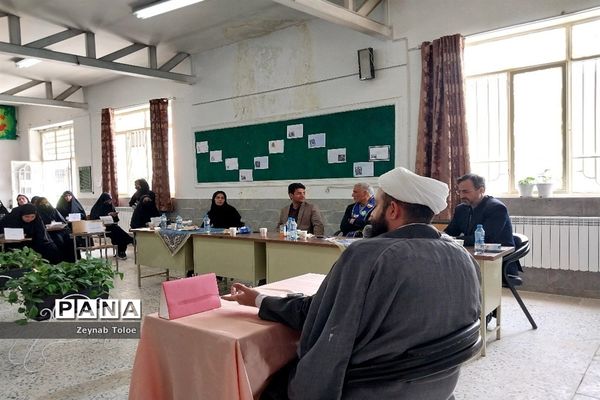 برگزاری دومین جلسه هم‌اندیشی رؤسای شوراهای دانش‌آموزی متوسطه دوم دختر ناحیه پنج