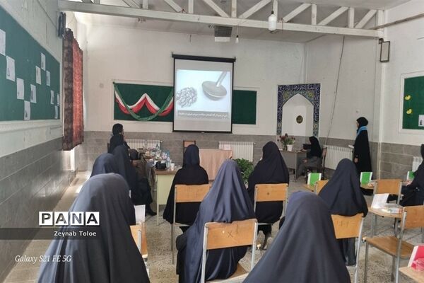 برگزاری دومین جلسه هم‌اندیشی رؤسای شوراهای دانش‌آموزی متوسطه دوم دختر ناحیه پنج