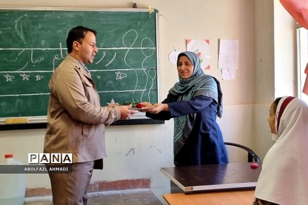گرامیداشت مقام معلم در مدارس آموزش و پرورش فشافویه