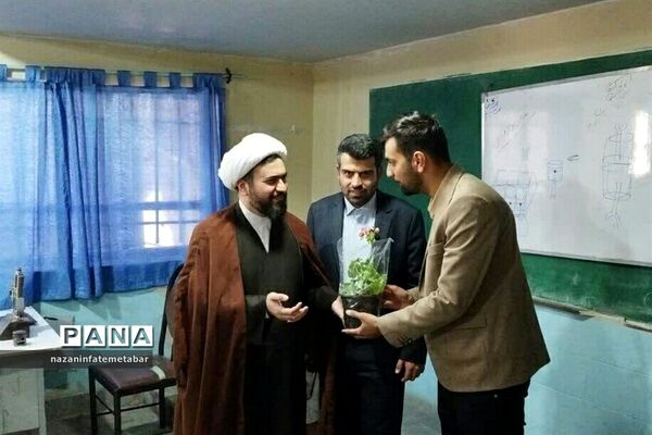 مراسم سپاس معلم در مدارس شهرستان فیروزکوه