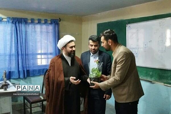 مراسم سپاس معلم در مدارس شهرستان فیروزکوه