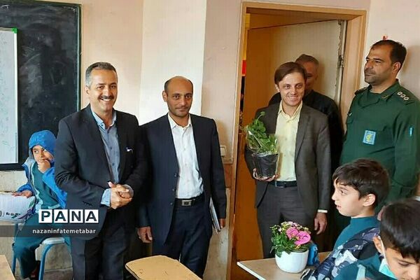 مراسم سپاس معلم در مدارس شهرستان فیروزکوه