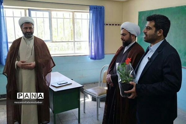 مراسم سپاس معلم در مدارس شهرستان فیروزکوه