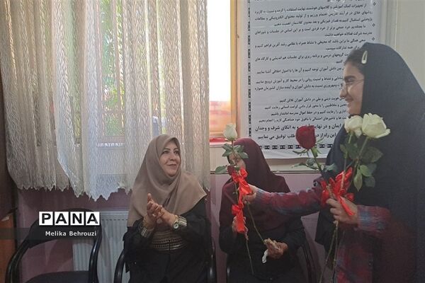 گرامیداشت هفته معلم در دبیرستان سیزده آبان ناحیه یک کرج