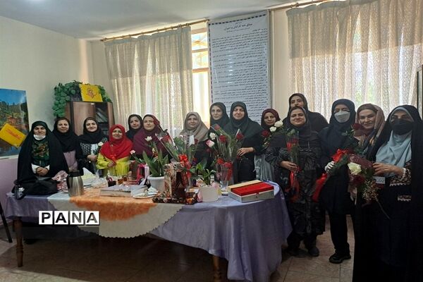 گرامیداشت هفته معلم در دبیرستان سیزده آبان ناحیه یک کرج