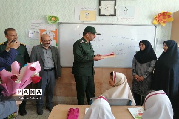 تجلیل از مقام شامخ معلم در دبستان عالیه جبروتی یک ناحیه یک یزد