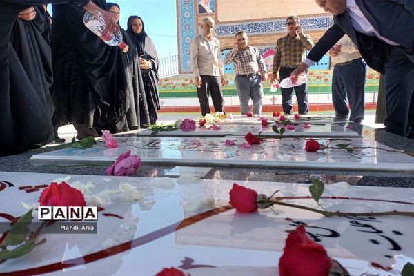 مراسم زیارت عاشورا به مناسبت هفته معلم در کنار مزار مطهر شهدای گمنام بهبهان