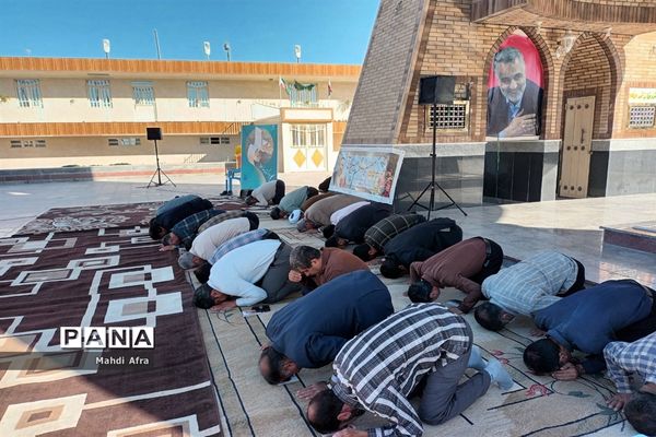 مراسم زیارت عاشورا به مناسبت هفته معلم در کنار مزار مطهر شهدای گمنام بهبهان