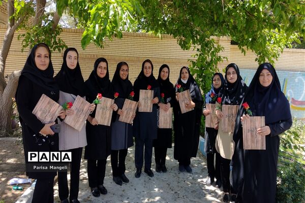 بزرگداشت مقام معلم در دبیرستان متوسطه اول توحید خاتم