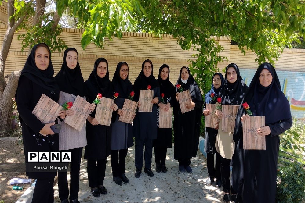 بزرگداشت مقام معلم در دبیرستان متوسطه اول توحید خاتم