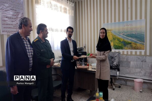 بزرگداشت مقام معلم در دبیرستان متوسطه اول توحید خاتم