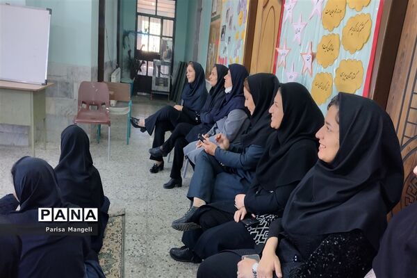 بزرگداشت مقام معلم در دبیرستان متوسطه اول توحید خاتم