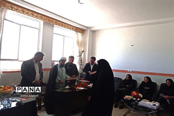 بزرگداشت مقام معلم در دبیرستان برکت خاتم